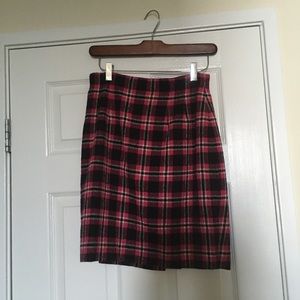 Ann Taylor Black and Pink Lined Skirt
